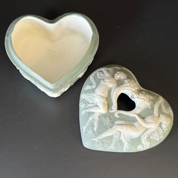 Schafer Vater Fairy & Floral  Heart Shape Jasperware Dresser/ Trinket Box - Picture 3 of 10